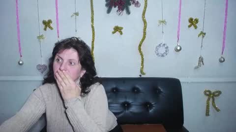 Snapshot of luciami chatting on 12/19/24, 10:00 LuciaMi online show from 12/19/24, 10:00