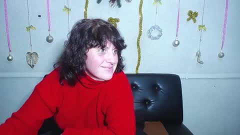 Snapshot of luciami chatting on 12/27/24, 06:53 LuciaMi online show from 12/27/24, 06:53