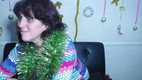 Snapshot of luciami chatting on 12/30/24, 12:11 LuciaMi online show from 12/30/24, 12:11