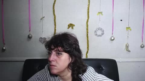 Snapshot of luciami chatting on 01/12/25, 05:54 LuciaMi online show from 01/12/25, 05:54