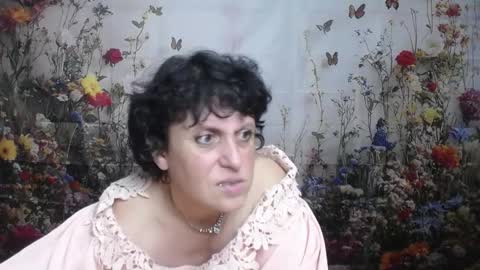 Snapshot of luciami chatting on 09/19/25, 05:24 LuciaMi online show from 09/19/25, 05:24