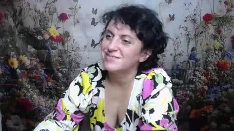 Snapshot of luciami chatting on 10/08/25, 05:54 LuciaMi online show from 10/08/25, 05:54