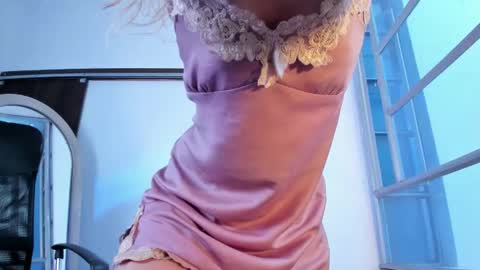 Luciana Evans online show from 10/23/25, 03:00