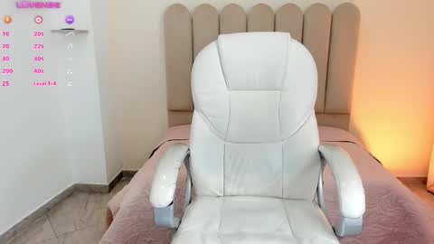 Snapshot of luciana_fuster18 chatting on 02/15/25, 10:44 Luciana online show from 02/15/25, 10:44