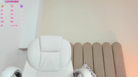 Snapshot of luciana_fuster18 chatting on 03/10/25, 06:59 Luciana online show from 03/10/25, 06:59