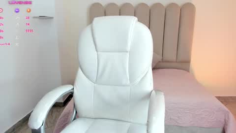 Snapshot of luciana_fuster18 chatting on 03/12/25, 09:23 Luciana online show from 03/12/25, 09:23