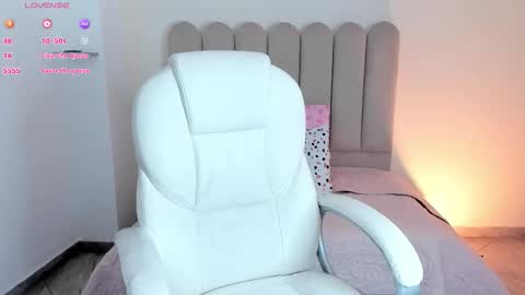 Snapshot of luciana_fuster18 chatting on 09/21/25, 04:03 Luciana online show from 09/21/25, 04:03