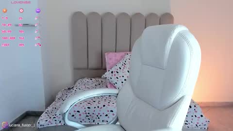 Snapshot of luciana_fuster18 chatting on 12/18/25, 03:23 Luciana online show from 12/18/25, 03:23