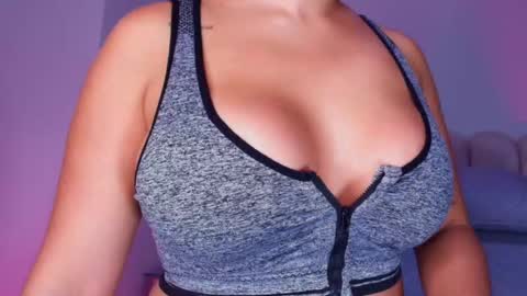 Snapshot of luciana_jam_ chatting on 12/02/25, 03:12 instagram luciana417 online show from 12/02/25, 03:12