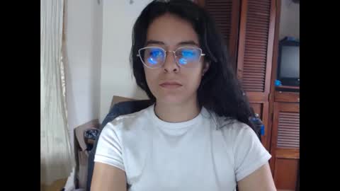 Snapshot of luciana_louiex chatting on 12/22/24, 06:37 Madelyne online show from 12/22/24, 06:37