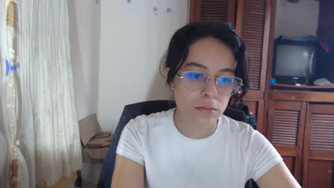 Snapshot of luciana_louiex chatting on 12/23/24, 06:58 Madelyne online show from 12/23/24, 06:58