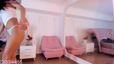 Snapshot of luciana_roa chatting on 09/23/25, 08:23 Luciana online show from 09/23/25, 08:23