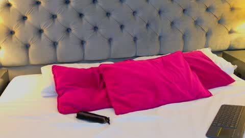 Luciii online show from 04/22/26, 01:01