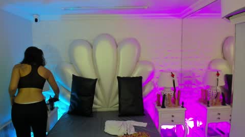    online show from 12/16/24, 11:33