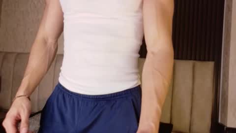 Snapshot of luciano_ferrer chatting on 09/18/25, 10:56 Luciano online show from 09/18/25, 10:56