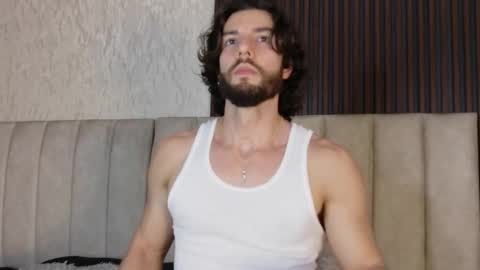 Snapshot of luciano_ferrer chatting on 09/21/25, 07:48 Luciano online show from 09/21/25, 07:48