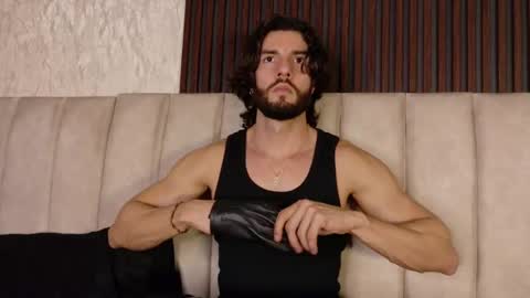 Snapshot of luciano_ferrer chatting on 09/27/25, 12:15 Luciano online show from 09/27/25, 12:15