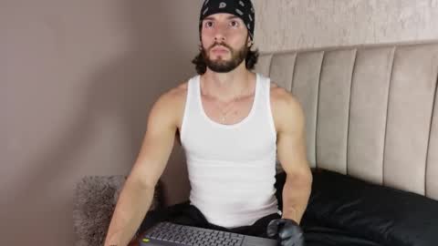 Snapshot of luciano_ferrer chatting on 09/28/25, 09:53 Luciano online show from 09/28/25, 09:53