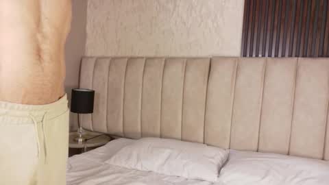 Snapshot of luciano_ferrer chatting on 10/12/25, 08:41 Luciano online show from 10/12/25, 08:41