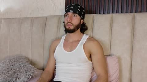 Snapshot of luciano_ferrer chatting on 10/15/25, 08:53 Luciano online show from 10/15/25, 08:53