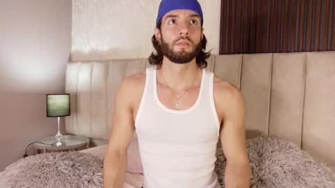 Snapshot of luciano_ferrer chatting on 10/19/25, 10:21 Luciano online show from 10/19/25, 10:21