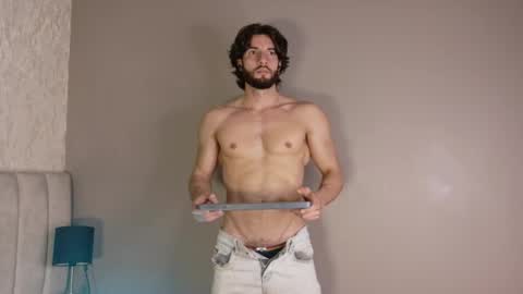 Snapshot of luciano_ferrer chatting on 10/23/25, 09:57 Luciano online show from 10/23/25, 09:57