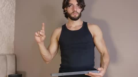 Snapshot of luciano_ferrer chatting on 10/25/25, 09:42 Luciano online show from 10/25/25, 09:42