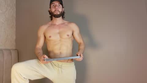 Snapshot of luciano_ferrer chatting on 10/31/25, 12:11 Luciano online show from 10/31/25, 12:11