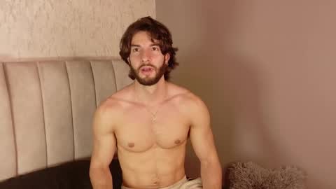 Snapshot of luciano_ferrer chatting on 10/31/25, 09:05 Luciano online show from 10/31/25, 09:05