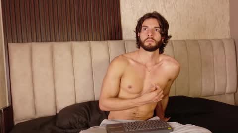 Snapshot of luciano_ferrer chatting on 11/09/25, 08:40 Luciano online show from 11/09/25, 08:40