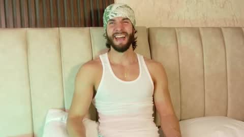 Snapshot of luciano_ferrer chatting on 11/10/25, 09:47 Luciano online show from 11/10/25, 09:47