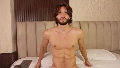 Snapshot of luciano_ferrer chatting on 11/11/25, 09:48 Luciano online show from 11/11/25, 09:48