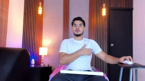 Snapshot of luciano_vitale_ chatting on 07/13/26, 12:52 Luciano online show from 07/13/26, 12:52