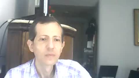 Snapshot of lucianoaxel chatting on 04/19/26, 06:10 Luciano online show from 04/19/26, 06:10