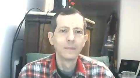 Snapshot of lucianoaxel chatting on 05/25/26, 11:44 Luciano online show from 05/25/26, 11:44