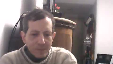 Snapshot of lucianoaxel chatting on 05/28/26, 03:37 Luciano online show from 05/28/26, 03:37
