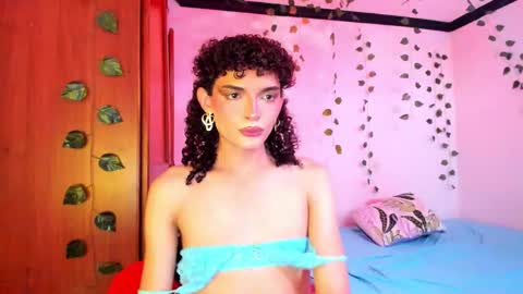 Snapshot of lucianromeo17 chatting on 09/14/25, 07:24 Lucy or Lucian 3 Come to my social Links3 online show from 09/14/25, 07:24