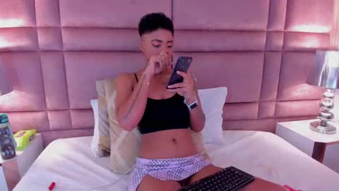  lucia wallace  online show from 03/05/25, 11:27