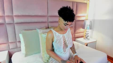  lucia wallace  online show from 09/27/25, 03:44