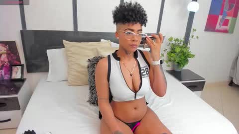  lucia wallace  online show from 11/28/25, 11:40