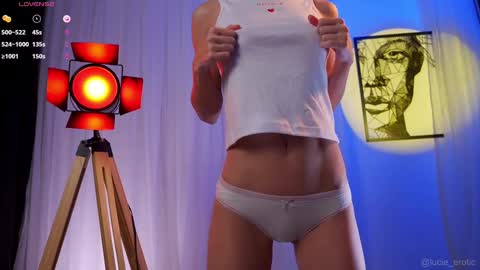 Snapshot of lucie_beltran chatting on 02/25/25, 06:09 Next stream start at 1500hs GTM-3 online show from 02/25/25, 06:09