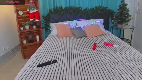 Snapshot of luciehells chatting on 12/13/24, 04:33 Lucie online show from 12/13/24, 04:33