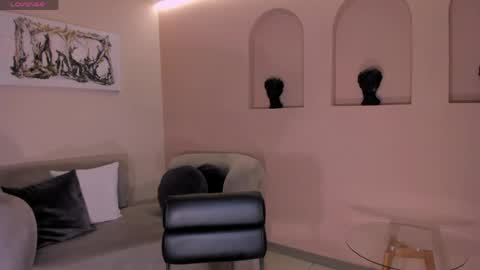 Lucie Martin online show from 04/06/26, 07:26