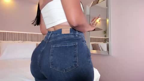 Snapshot of luciemillerr chatting on 02/16/26, 05:20 lucie online show from 02/16/26, 05:20