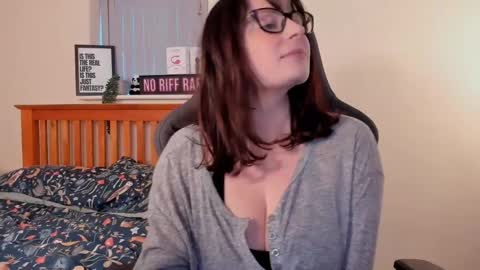 Snapshot of luciewintersuk chatting on 01/06/25, 03:40 Lucie Winters online show from 01/06/25, 03:40