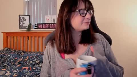 Snapshot of luciewintersuk chatting on 01/13/25, 02:00 Lucie Winters online show from 01/13/25, 02:00