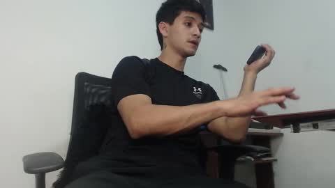 Snapshot of lucifferr_ chatting on 02/20/25, 02:18 leonel online show from 02/20/25, 02:18