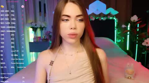 Snapshot of lucifiella chatting on 11/22/25, 06:51 MimiFors online show from 11/22/25, 06:51