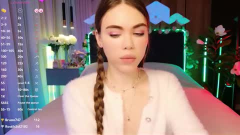 Snapshot of lucifiella chatting on 11/23/25, 04:51 MimiFors online show from 11/23/25, 04:51