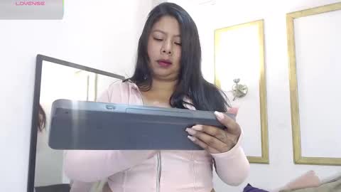 Snapshot of lucigh_ chatting on 10/06/25, 07:33 Luci online show from 10/06/25, 07:33